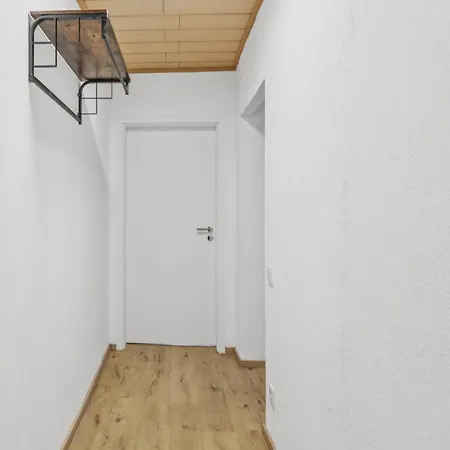 Bat Solutions - Alles Was Ein Nicht Bietet - Mit Blick In Privaten Hist Innenhof Oder Saarstrasse - 5 Min Zur Altstadt, Direkt Am Suedbahnhof - 2 Fuer 2-3 Pax - Bis Zu 5 Personen - Mit Weiterer Bis Zu 9 P Apartmán Trevír