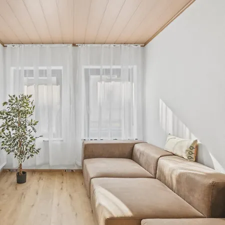 Bat Solutions - Alles Was Ein Nicht Bietet - Mit Blick In Privaten Hist Innenhof Oder Saarstrasse - 5 Min Zur Altstadt, Direkt Am Suedbahnhof - 2 Fuer 2-3 Pax - Bis Zu 5 Personen - Mit Weiterer Bis Zu 9 P *