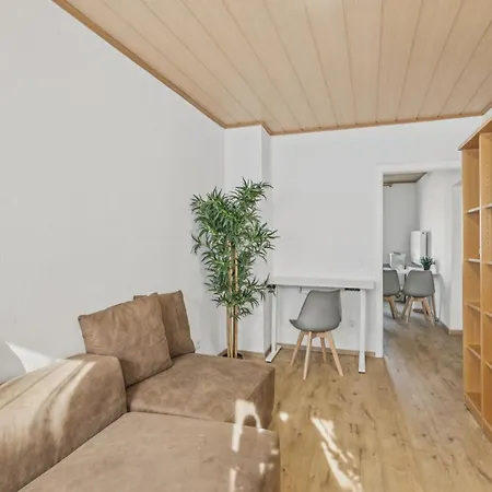 Bat Solutions - Alles Was Ein Nicht Bietet - Mit Blick In Privaten Hist Innenhof Oder Saarstrasse - 5 Min Zur Altstadt, Direkt Am Suedbahnhof - 2 Fuer 2-3 Pax - Bis Zu 5 Personen - Mit Weiterer Bis Zu 9 P Apartmán Trevír