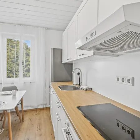 Bat Solutions - Alles Was Ein Nicht Bietet - Mit Blick In Privaten Hist Innenhof Oder Saarstrasse - 5 Min Zur Altstadt, Direkt Am Suedbahnhof - 2 Fuer 2-3 Pax - Bis Zu 5 Personen - Mit Weiterer Bis Zu 9 P * Trevír