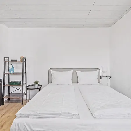 Bat Solutions - Alles Was Ein Nicht Bietet - Mit Blick In Privaten Hist Innenhof Oder Saarstrasse - 5 Min Zur Altstadt, Direkt Am Suedbahnhof - 2 Fuer 2-3 Pax - Bis Zu 5 Personen - Mit Weiterer Bis Zu 9 P Apartmán Trevír