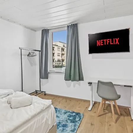 Bat Solutions - Alles Was Ein Nicht Bietet - Mit Blick In Privaten Hist Innenhof Oder Saarstrasse - 5 Min Zur Altstadt, Direkt Am Suedbahnhof - 2 Fuer 2-3 Pax - Bis Zu 5 Personen - Mit Weiterer Bis Zu 9 P Apartmán Trevír