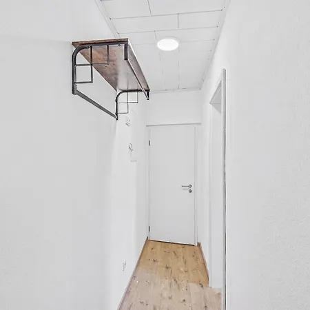 Bat Solutions - Alles Was Ein Nicht Bietet - Mit Blick In Privaten Hist Innenhof Oder Saarstrasse - 5 Min Zur Altstadt, Direkt Am Suedbahnhof - 2 Fuer 2-3 Pax - Bis Zu 5 Personen - Mit Weiterer Bis Zu 9 P * Trevír